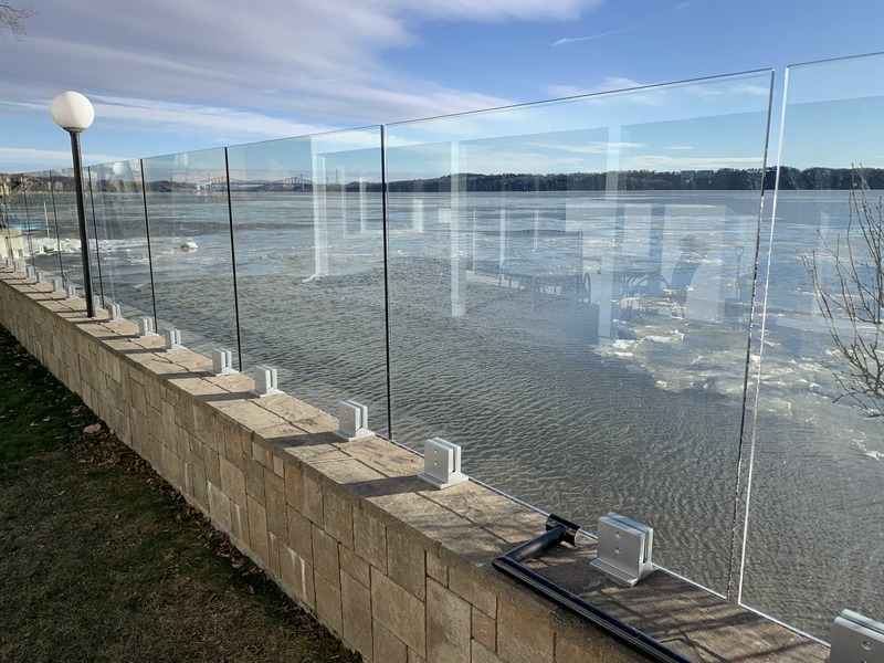 Garde corps verre spigots